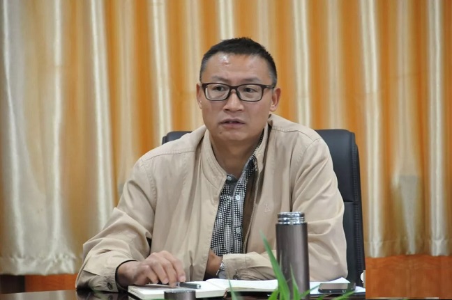 县委组织部及时传达学习县委理论学习中心组第三次集中学习主题报? width=